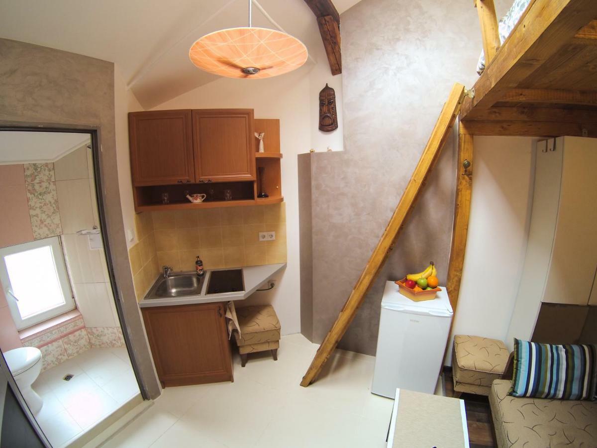 Vitosha Blvd - Attic Studio صوفيا المظهر الخارجي الصورة