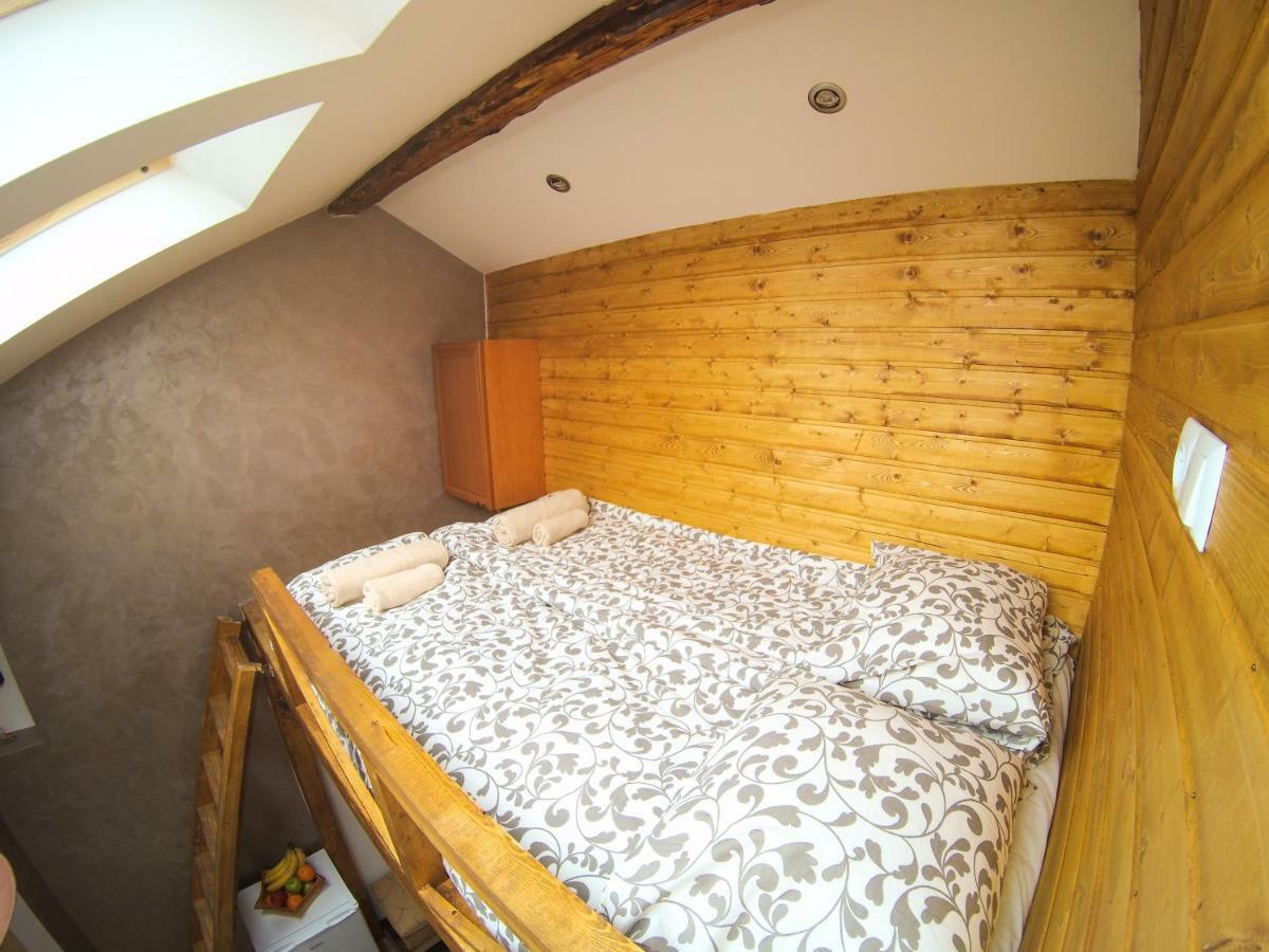 Vitosha Blvd - Attic Studio صوفيا المظهر الخارجي الصورة